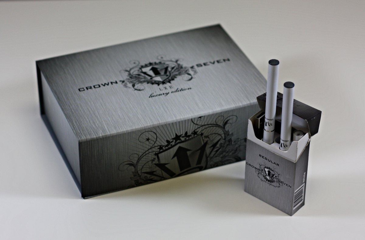 Compact vape starter kit with device and accessories