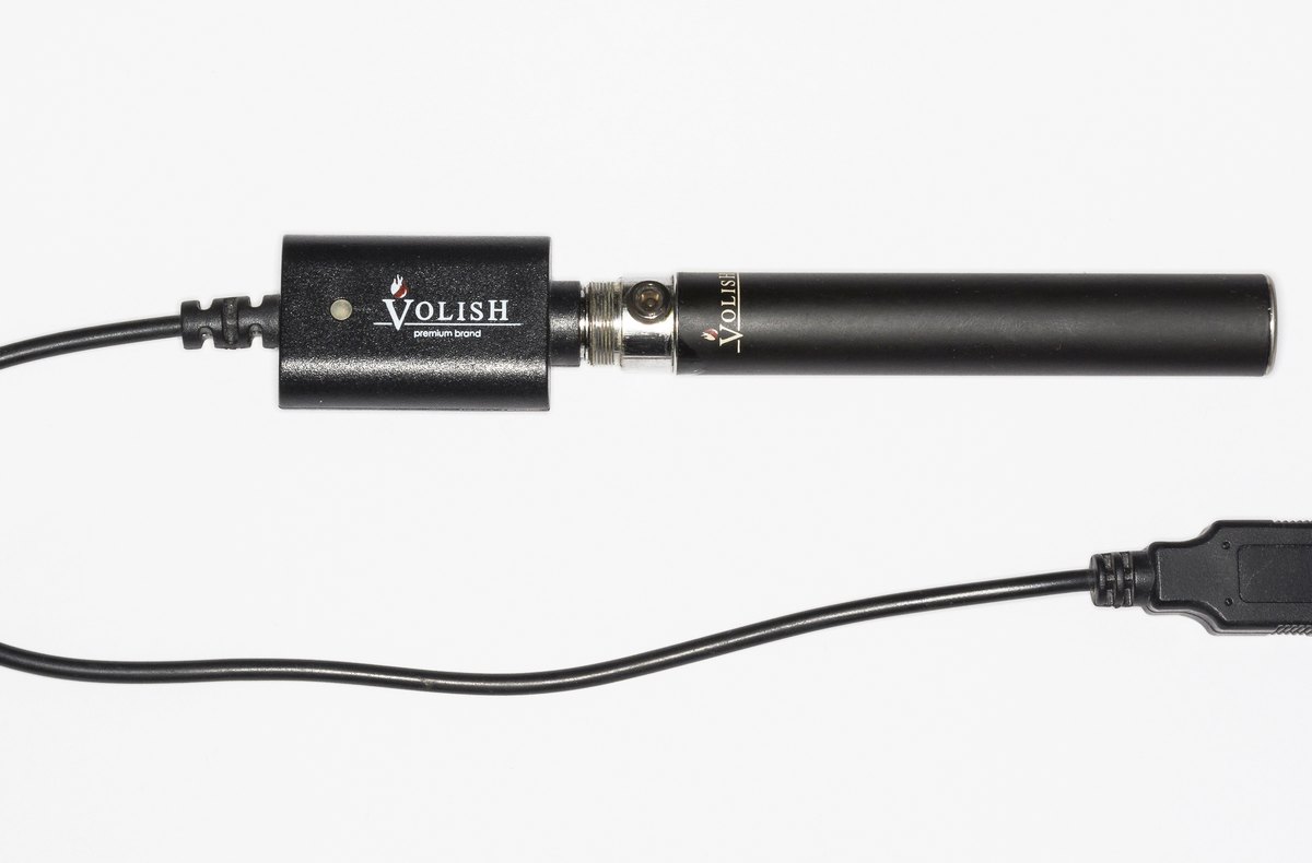 Vape battery and charging components laid out together