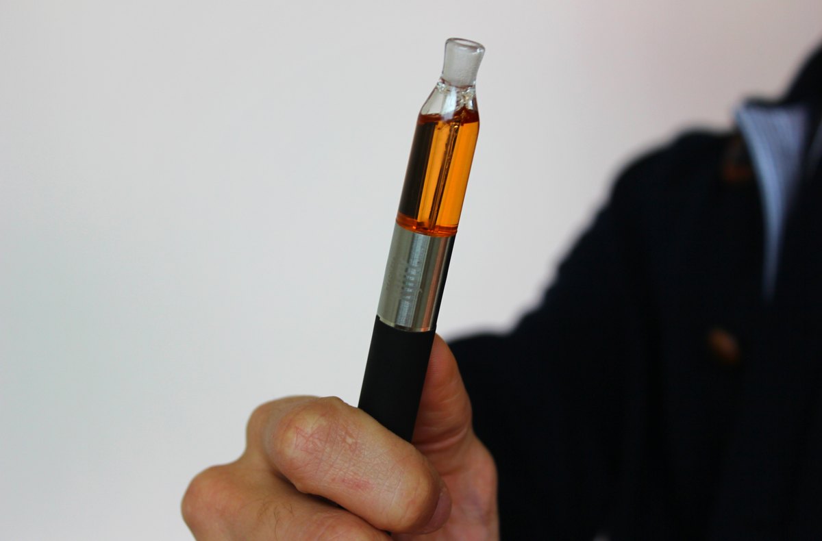Black vaporizer pen photographed on a white background